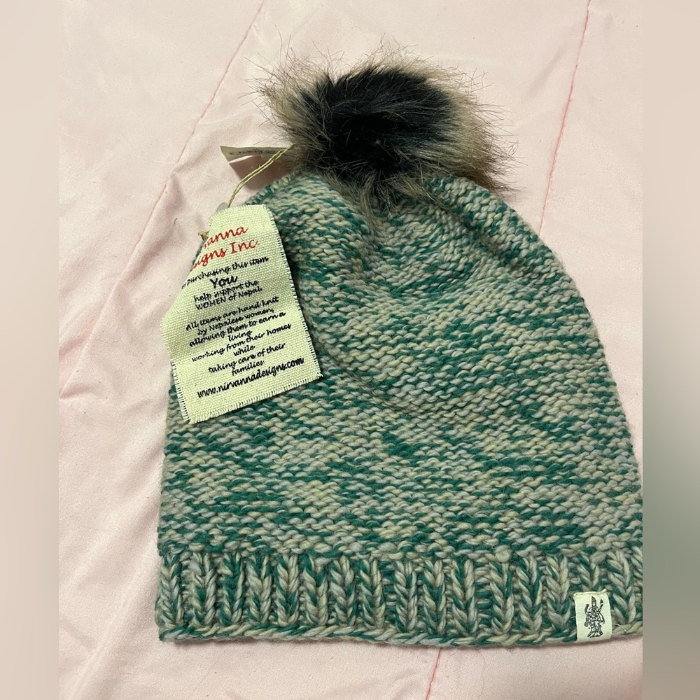 NWT Nirvanna Designs Boheme Cable Beanie w/faux Fur Pom.